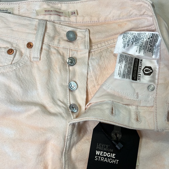 LEVI’S PREMIUM WEDGIE STRAIGHT FIT WOMEN'S JEANS- in the peach (size 24x28) - Picture 7 of 8